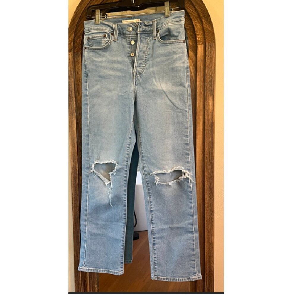 Levi’s Wedgie Straight High Rise